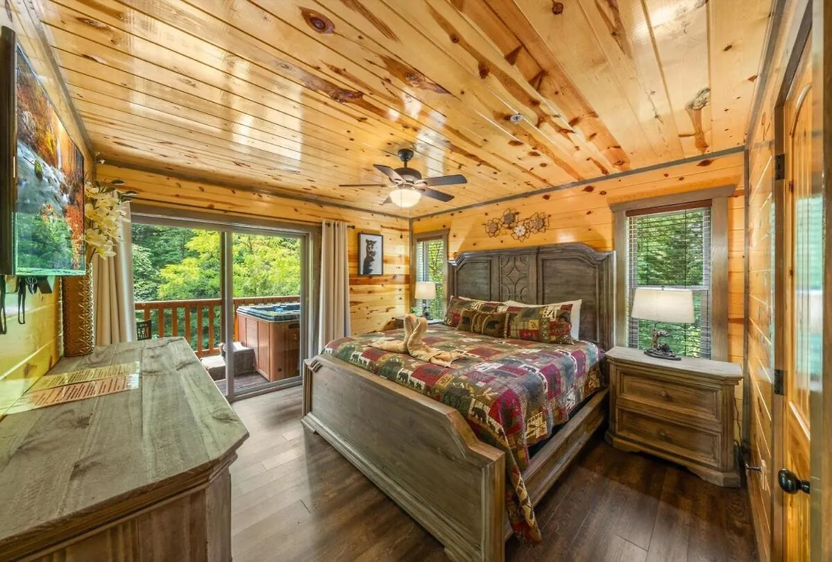 Holiday home Indoor Pool, Near Dollywood, Theater, Luxury Pigeon Forge