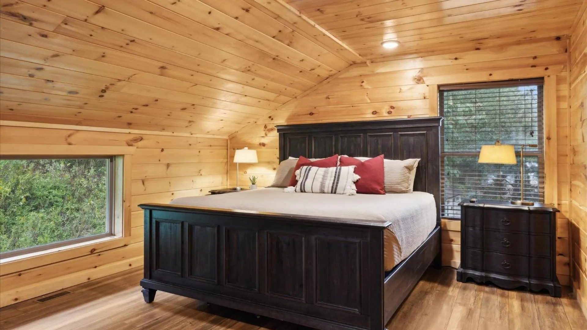 Ferienhaus Black Bear - Firepit, Game Room, Hot Tub Pigeon Forge