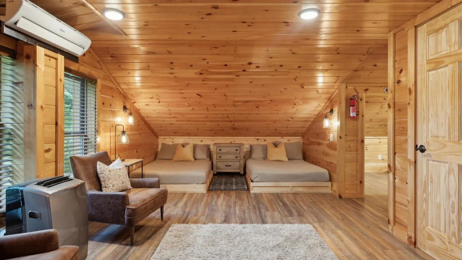 Black Bear - Firepit, Game Room, Hot Tub Ferienhaus