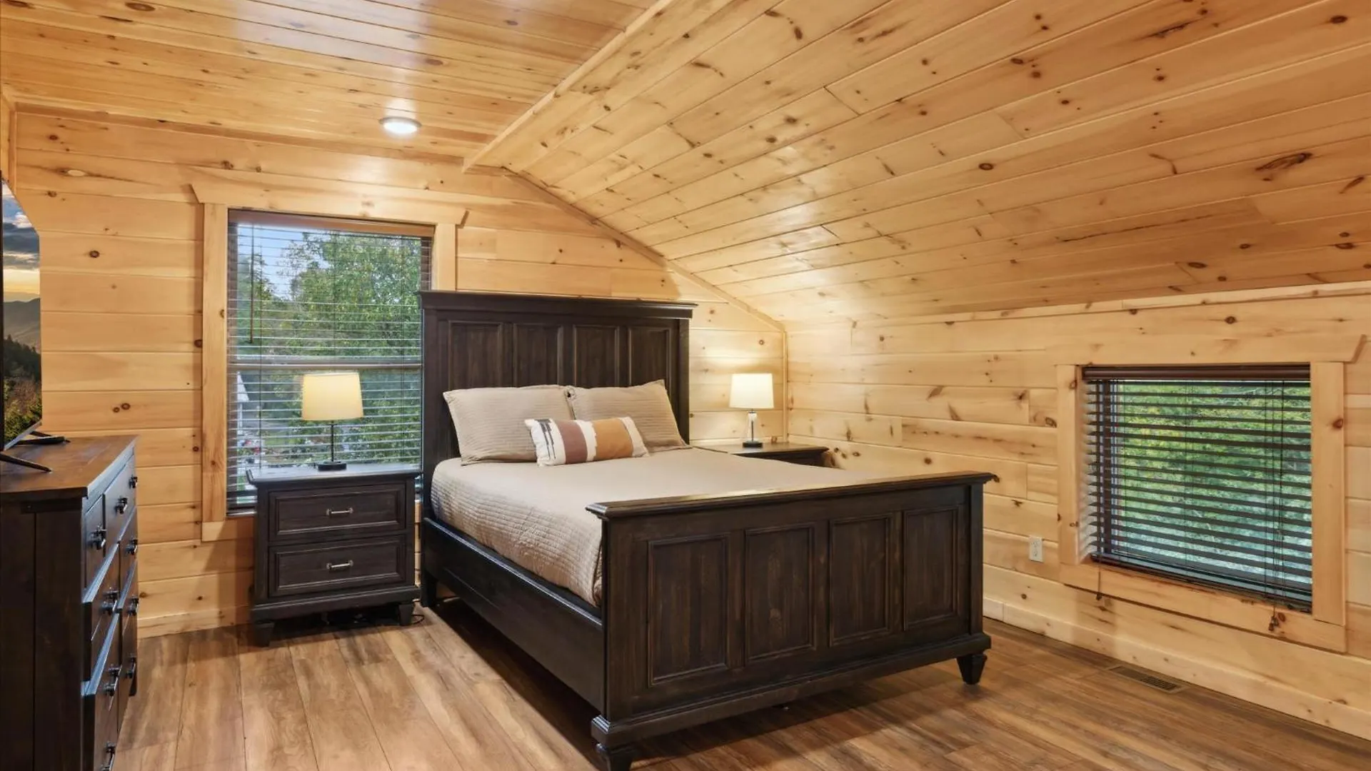 Black Bear - Firepit, Game Room, Hot Tub Ferienhaus