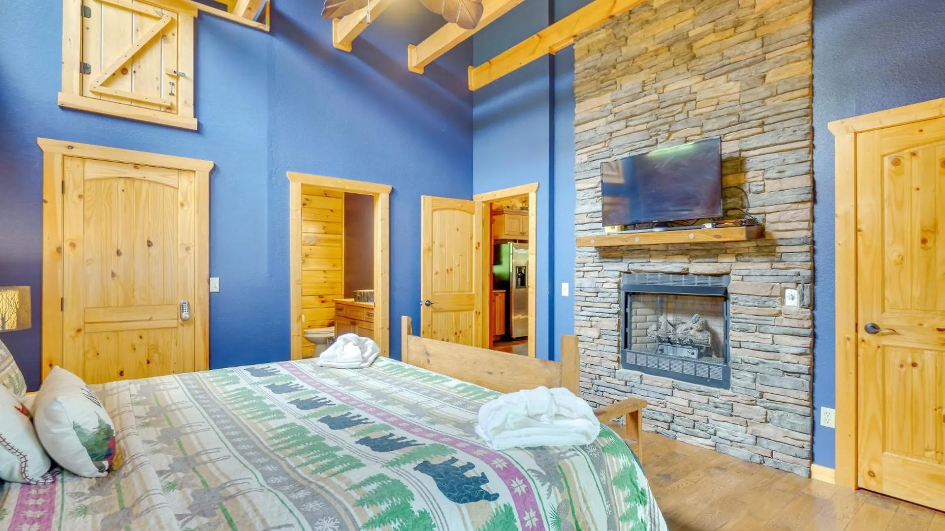 With Pool Table And Deck Near Town!