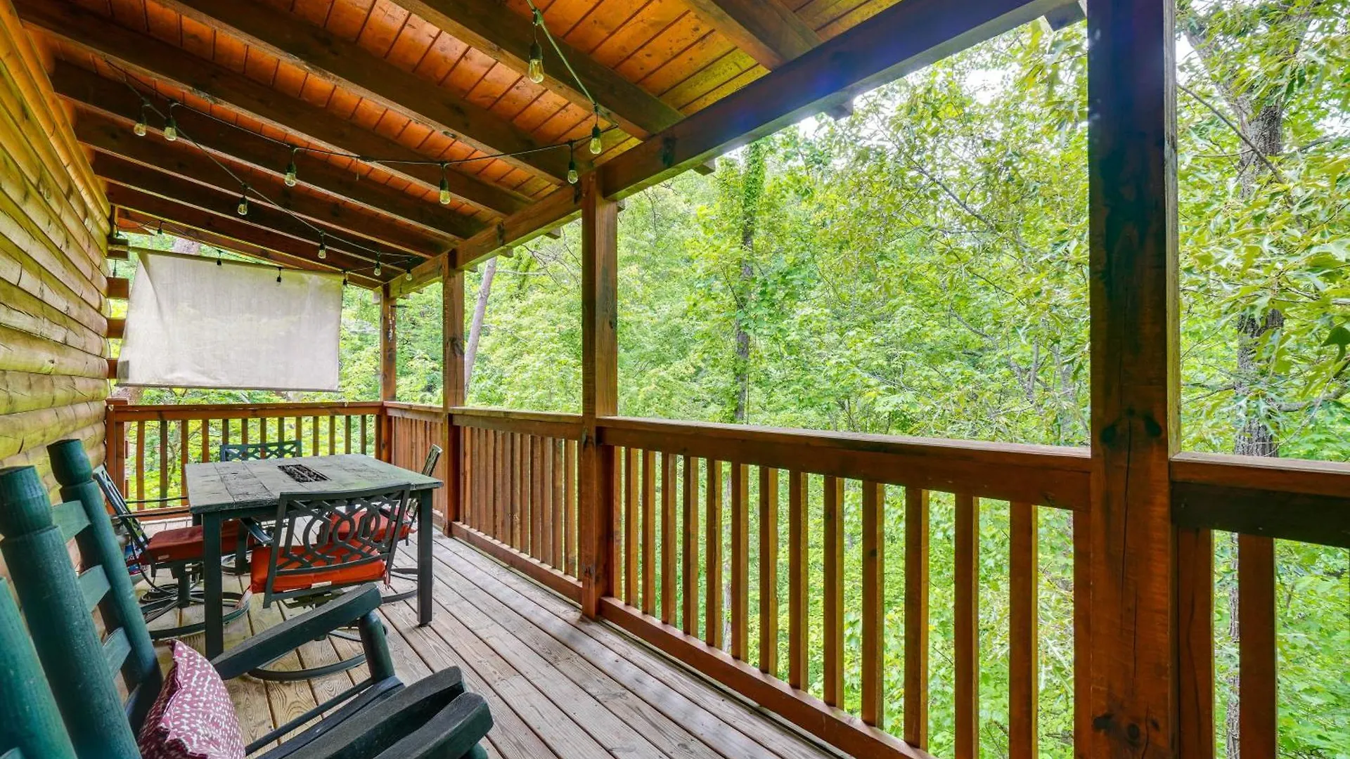 With Pool Table And Deck Near Town! *