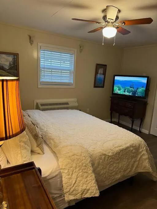 La Casita- King Suite, 3 Minutes To Parkway *