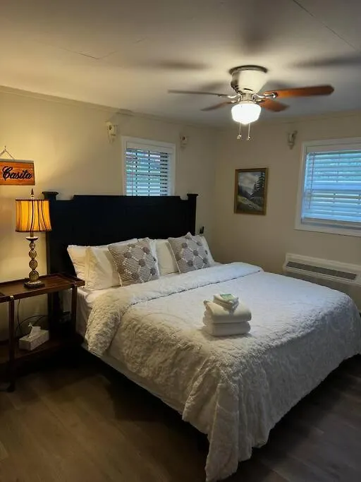 La Casita- King Suite, 3 Minutes To Parkway * Pigeon Forge