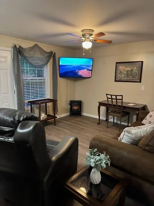 Holiday home La Casita- King Suite, 3 Minutes To Parkway Pigeon Forge