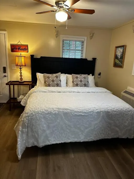 La Casita- King Suite, 3 Minutes To Parkway Pigeon Forge