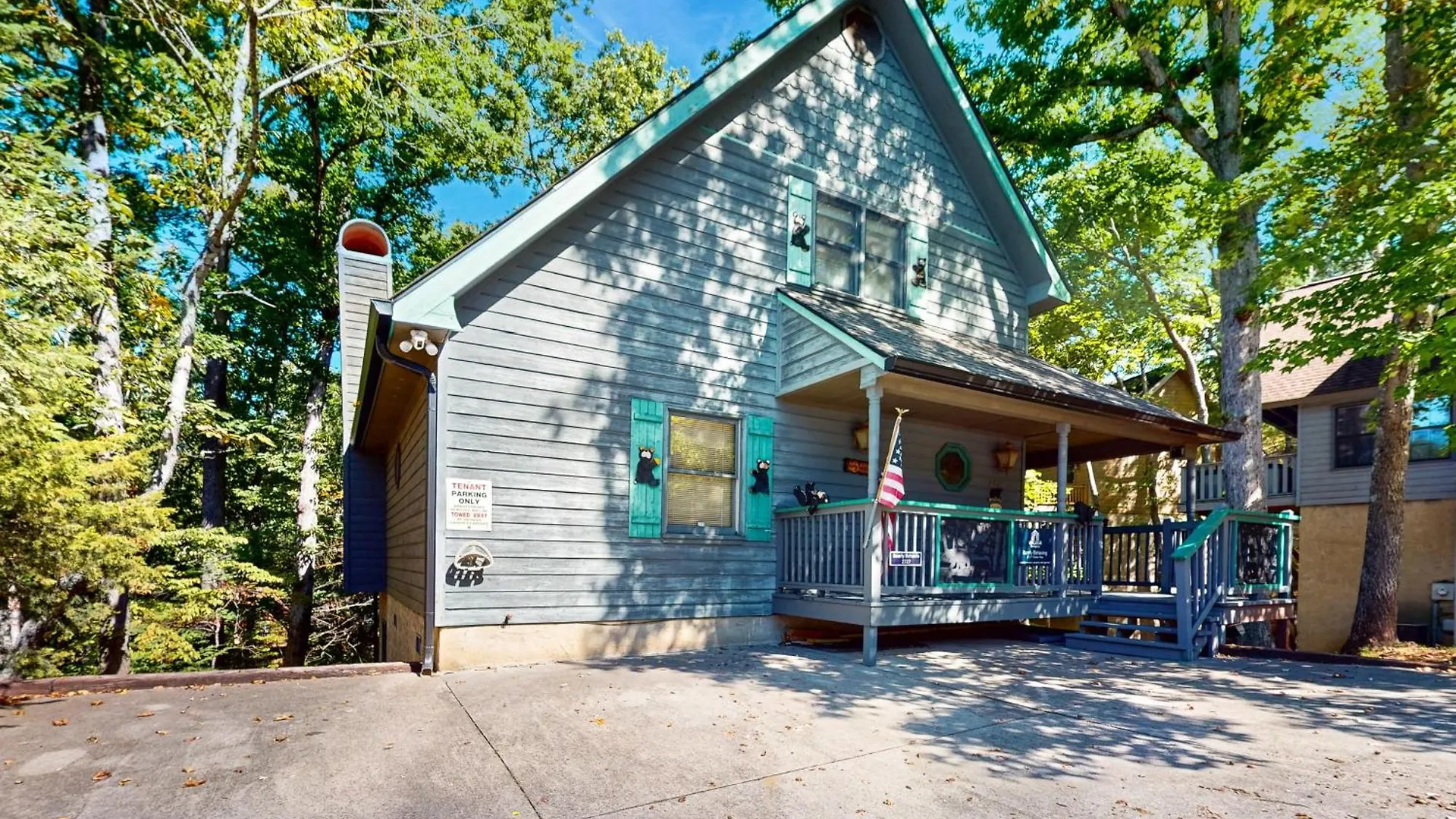 Big Bear Hug Cabin ピジョンフォージ