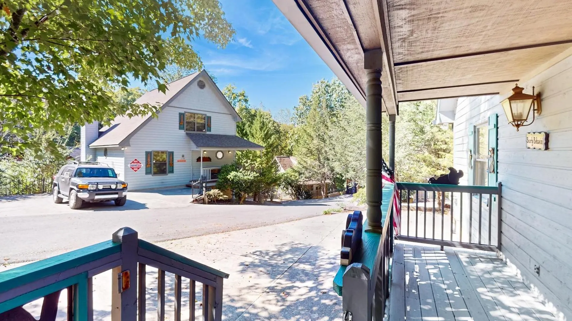 Big Bear Hug Cabin ピジョンフォージ