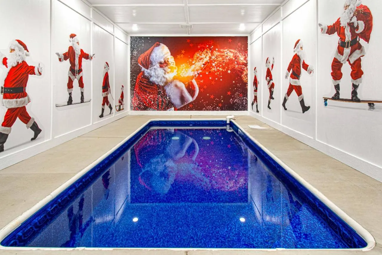Xmascabins By Smokystays- Christmas Themed Year Round! Holiday home