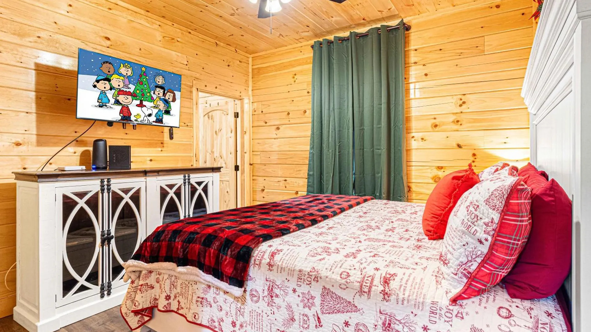 Holiday home Xmascabins By Smokystays- Christmas Themed Year Round!