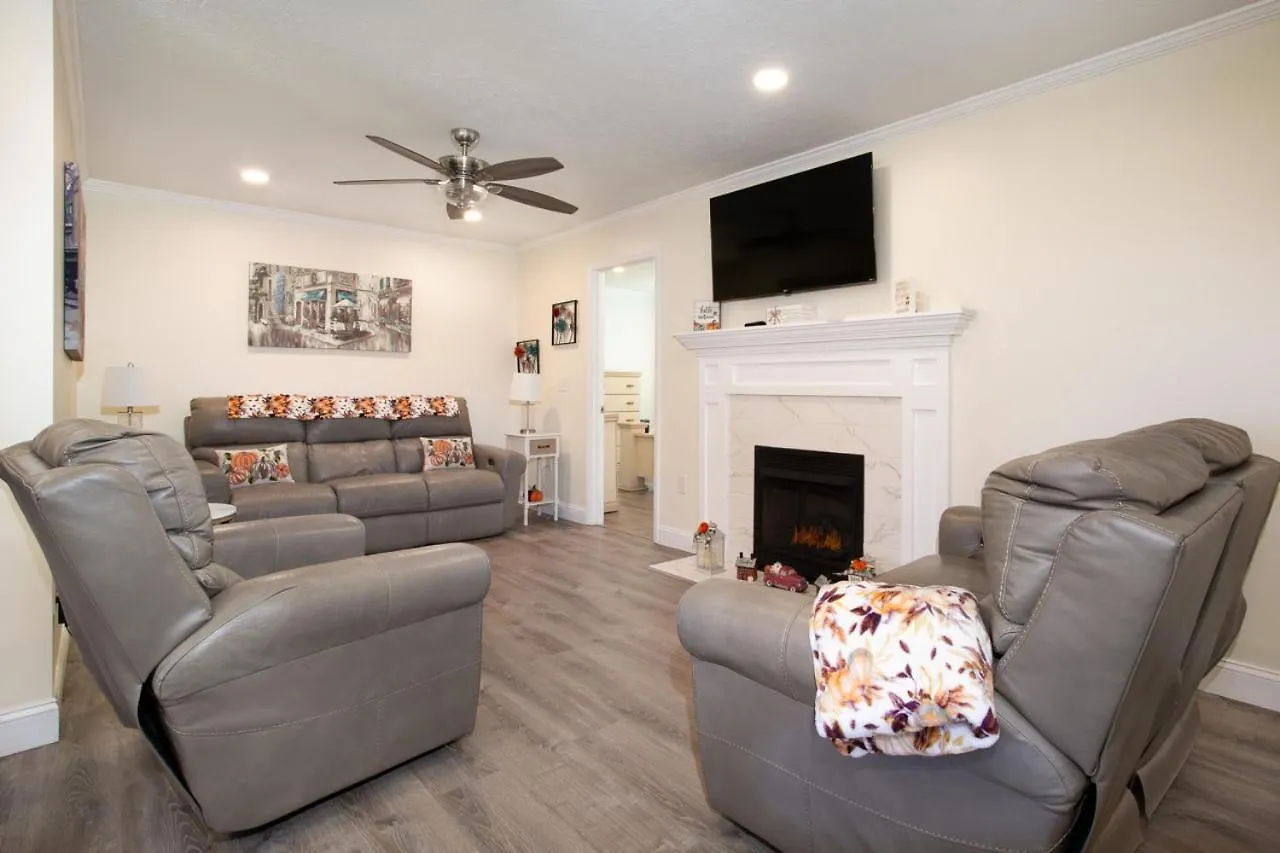 Cozy W Loveseat Fireplace Grill * Pigeon Forge