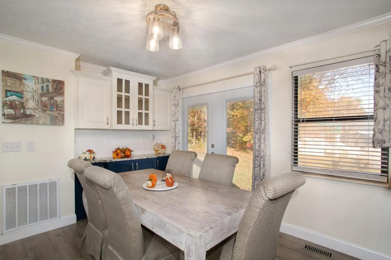 Cozy W Loveseat Fireplace Grill * Pigeon Forge