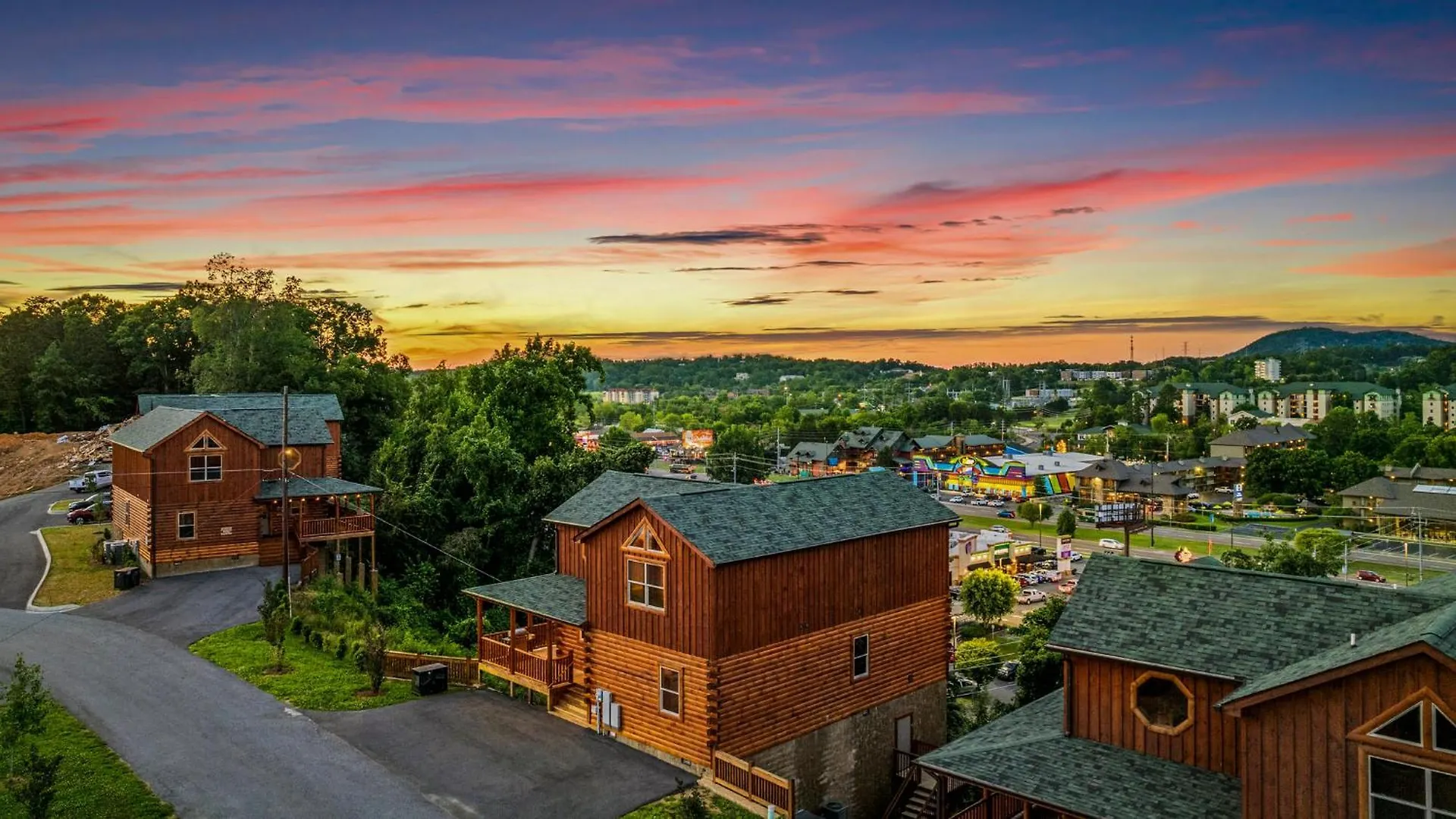 Semesterbostad Skyburst - Relax & Play! Pool, Hot Tub, Games & Theater *