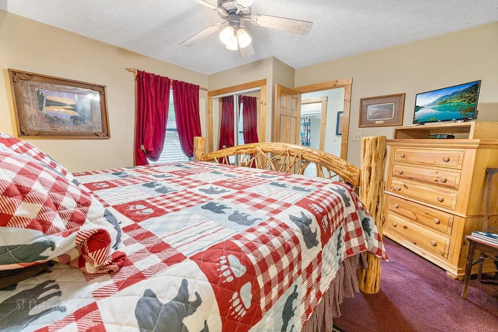 3 Bears One-level With Pool Table * Pigeon Forge