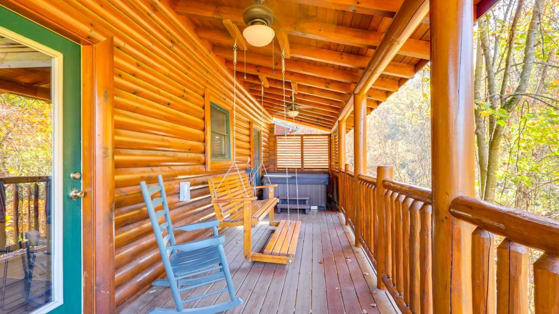 With Decks And Hot Tub! بيت للعطل