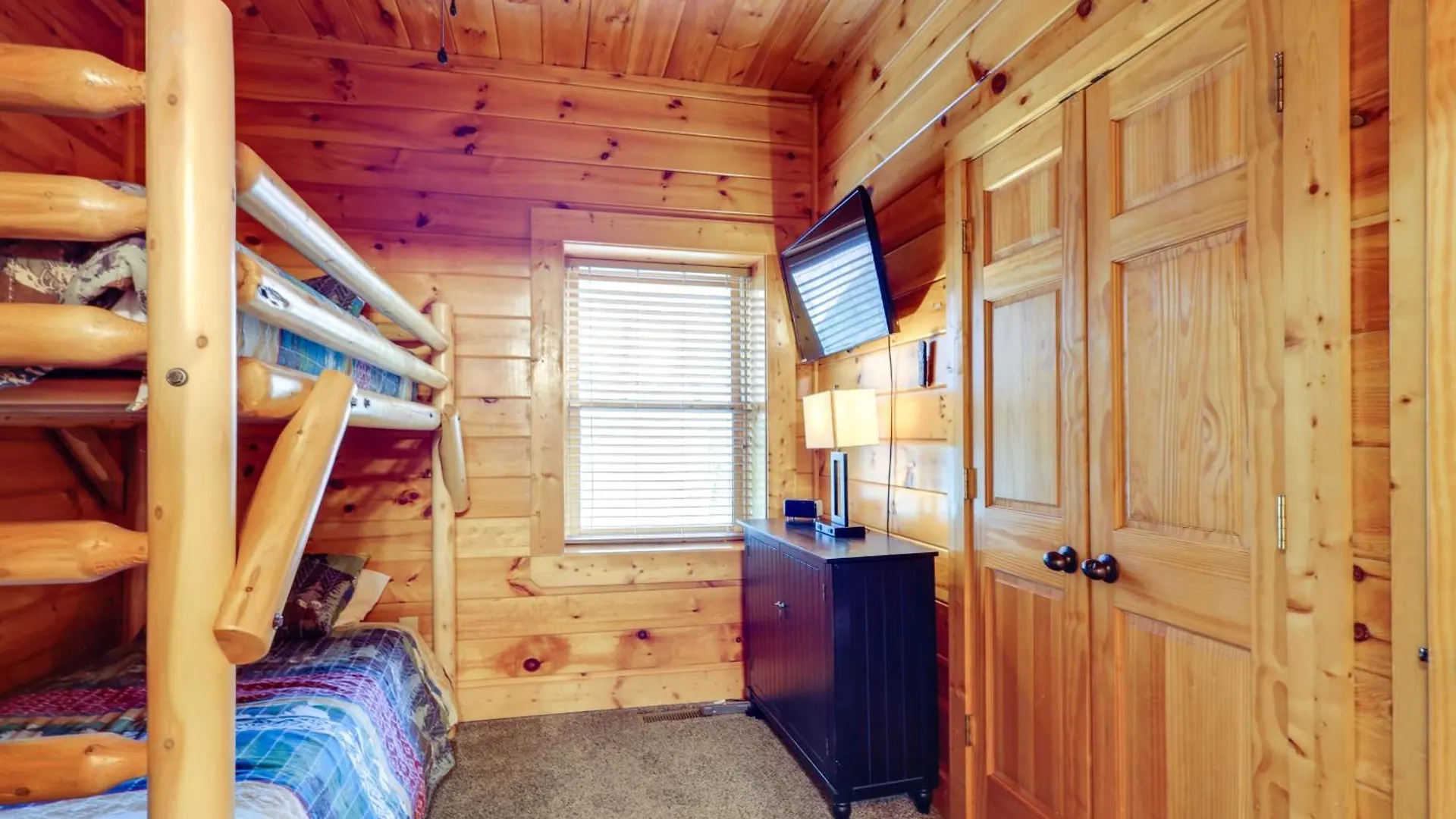 With Decks And Hot Tub! *