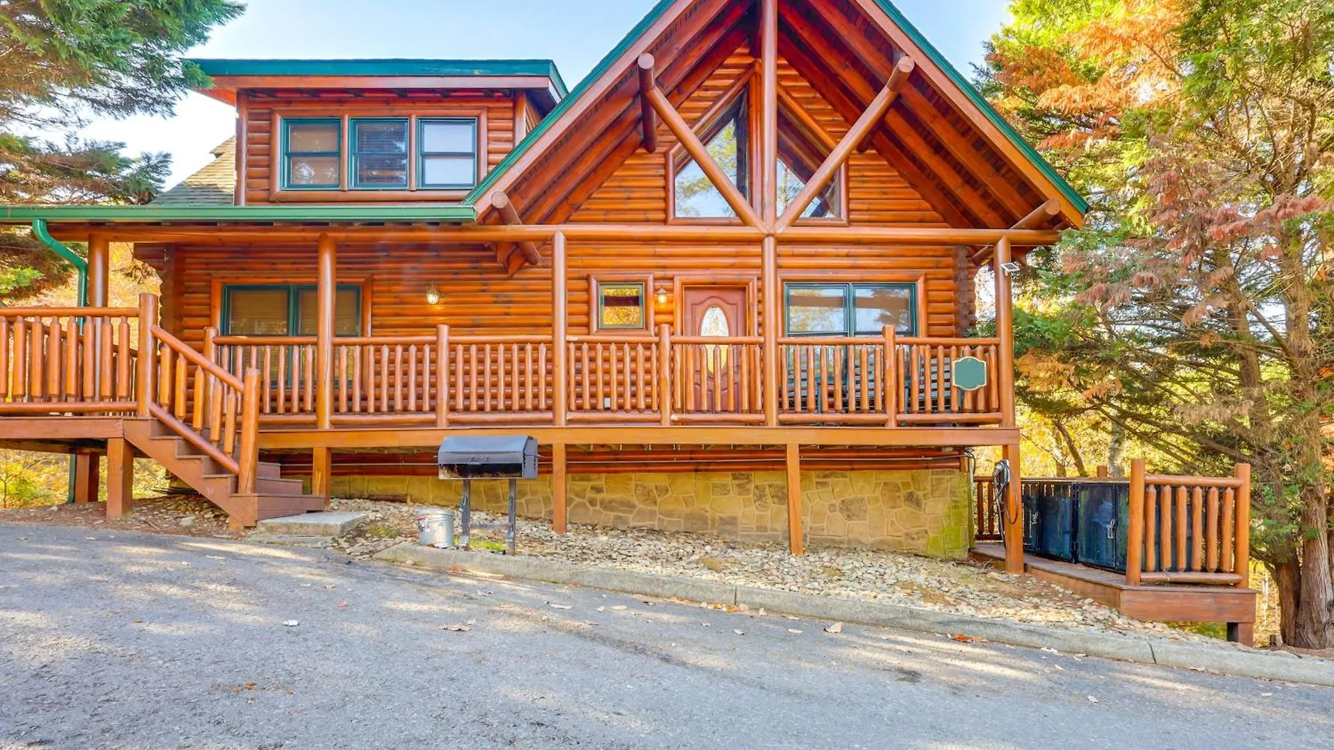 With Decks And Hot Tub! * بيدجن فورج