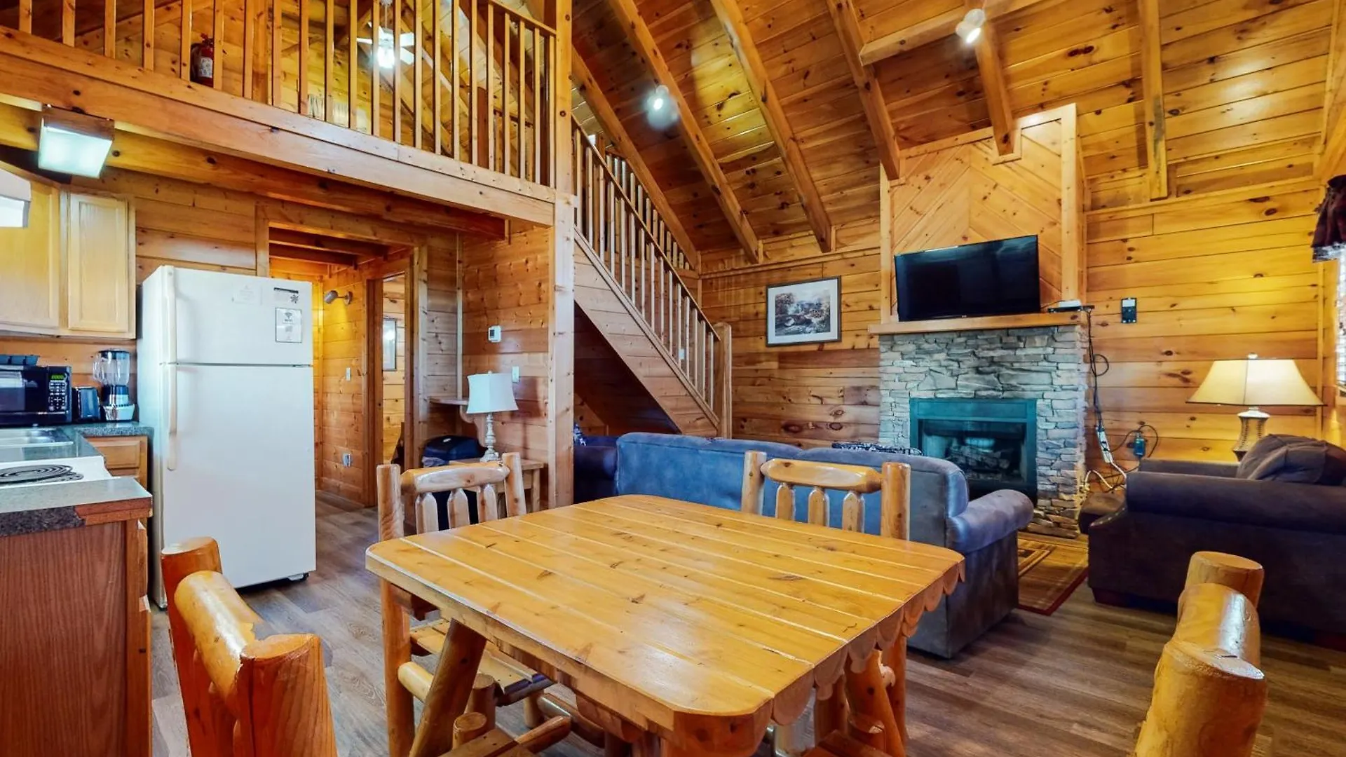 Pin Oak 237 * Pigeon Forge