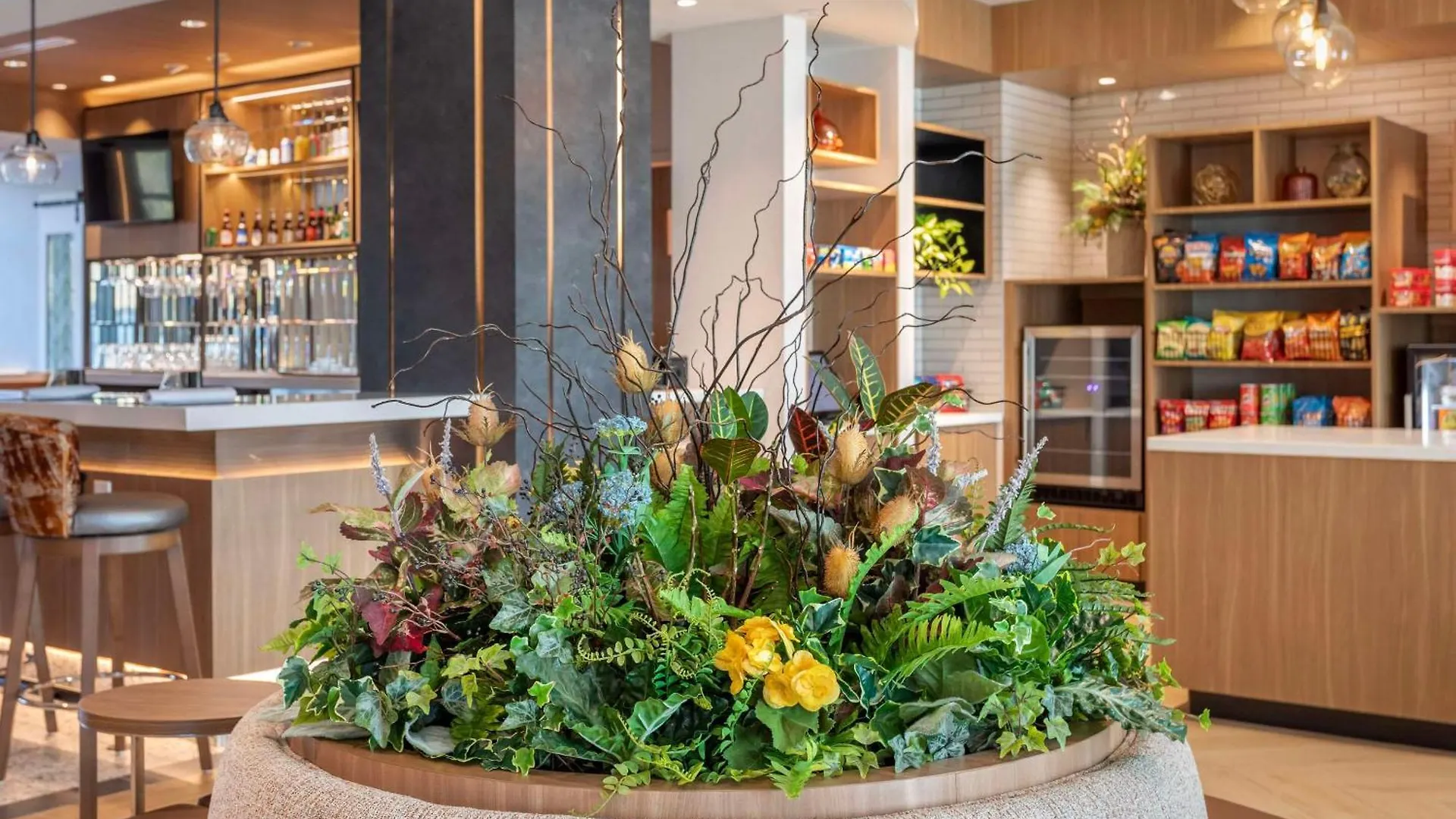 Cambria Hotel *