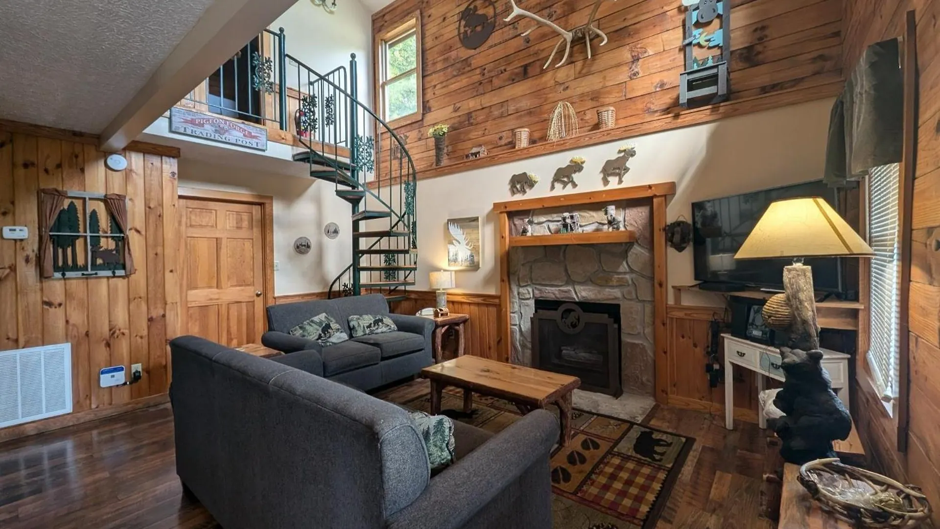Er13 - Moose Manor Great Location - Close To Town!