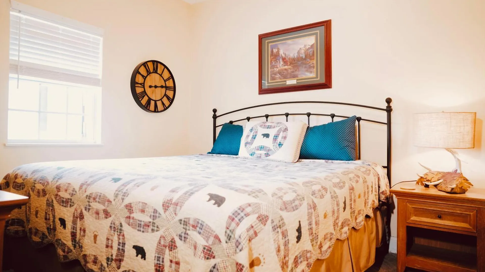 Aparthotel With Pool Near Dollywood *