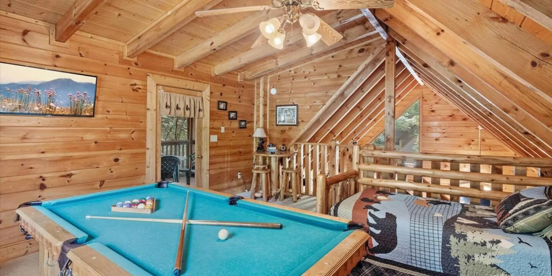 Pigeon Forge Cabin Hot Tub & Peaceful Views *