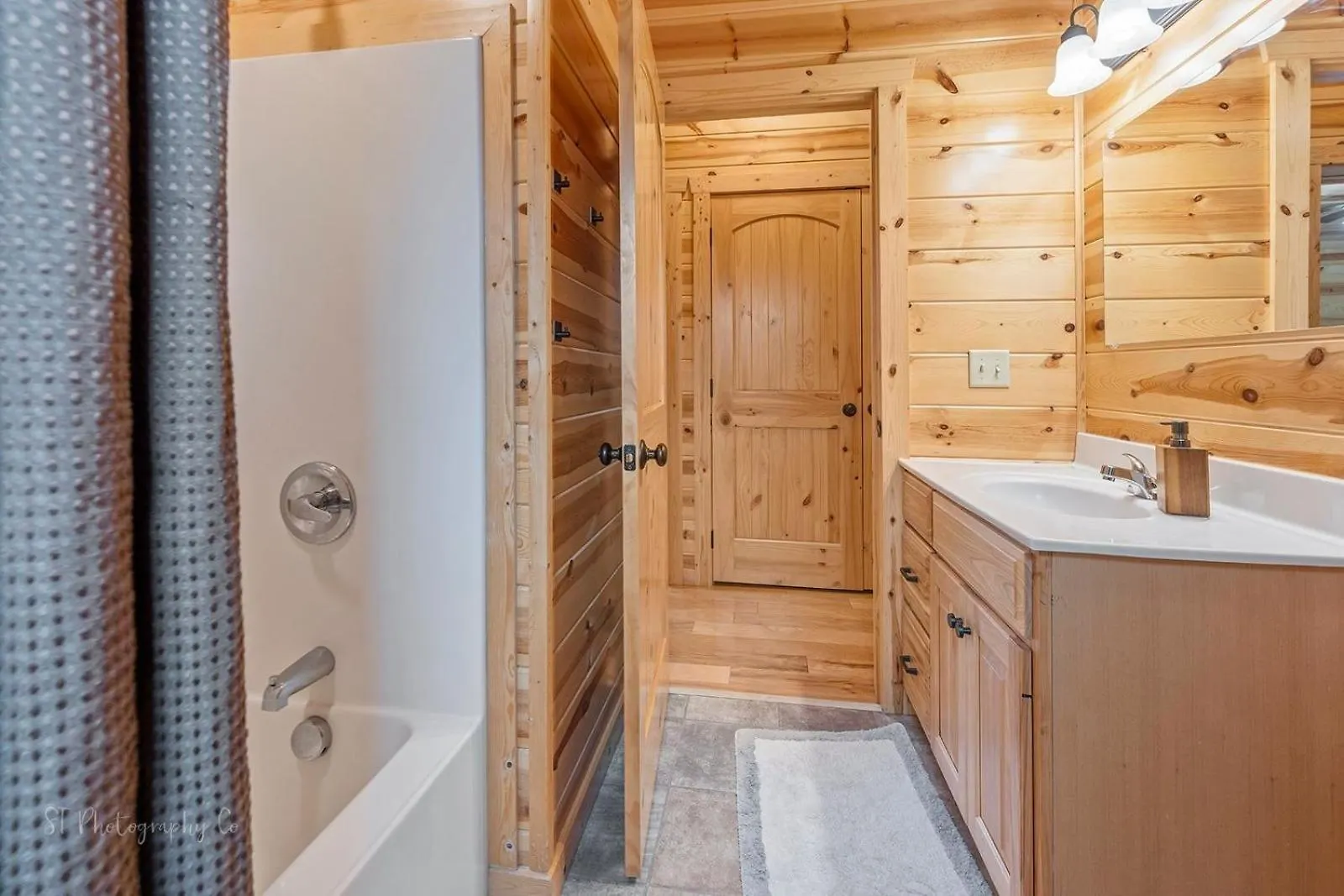 Foxes' Den With Private Hot Tub Pigeon Forge