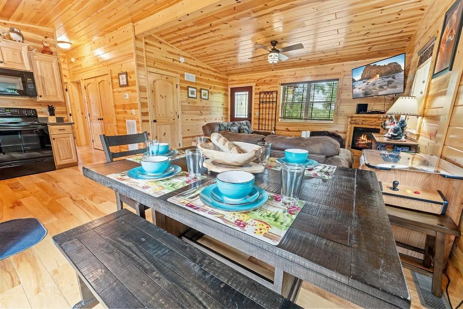 Foxes' Den With Private Hot Tub * Pigeon Forge