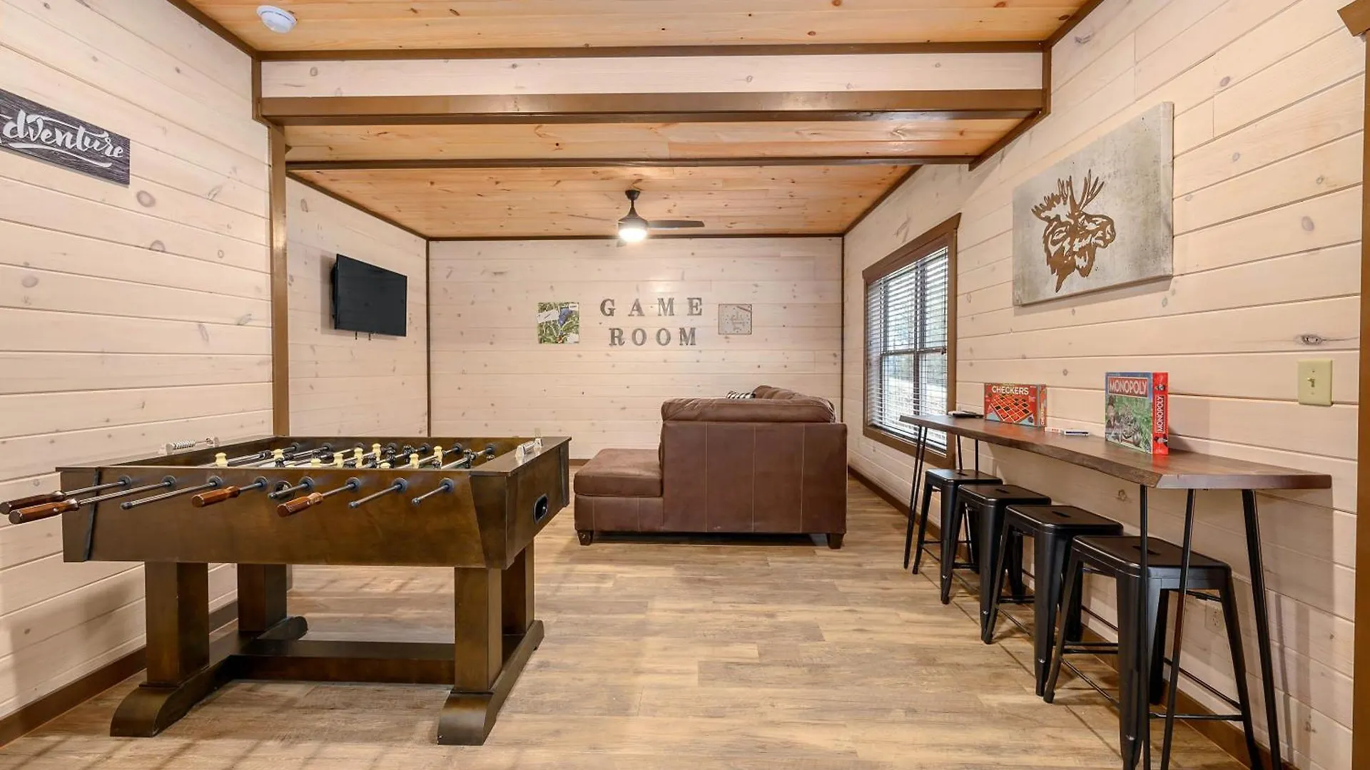 Luxury 3-br Minutes From Parkway With Game And Hot Tub