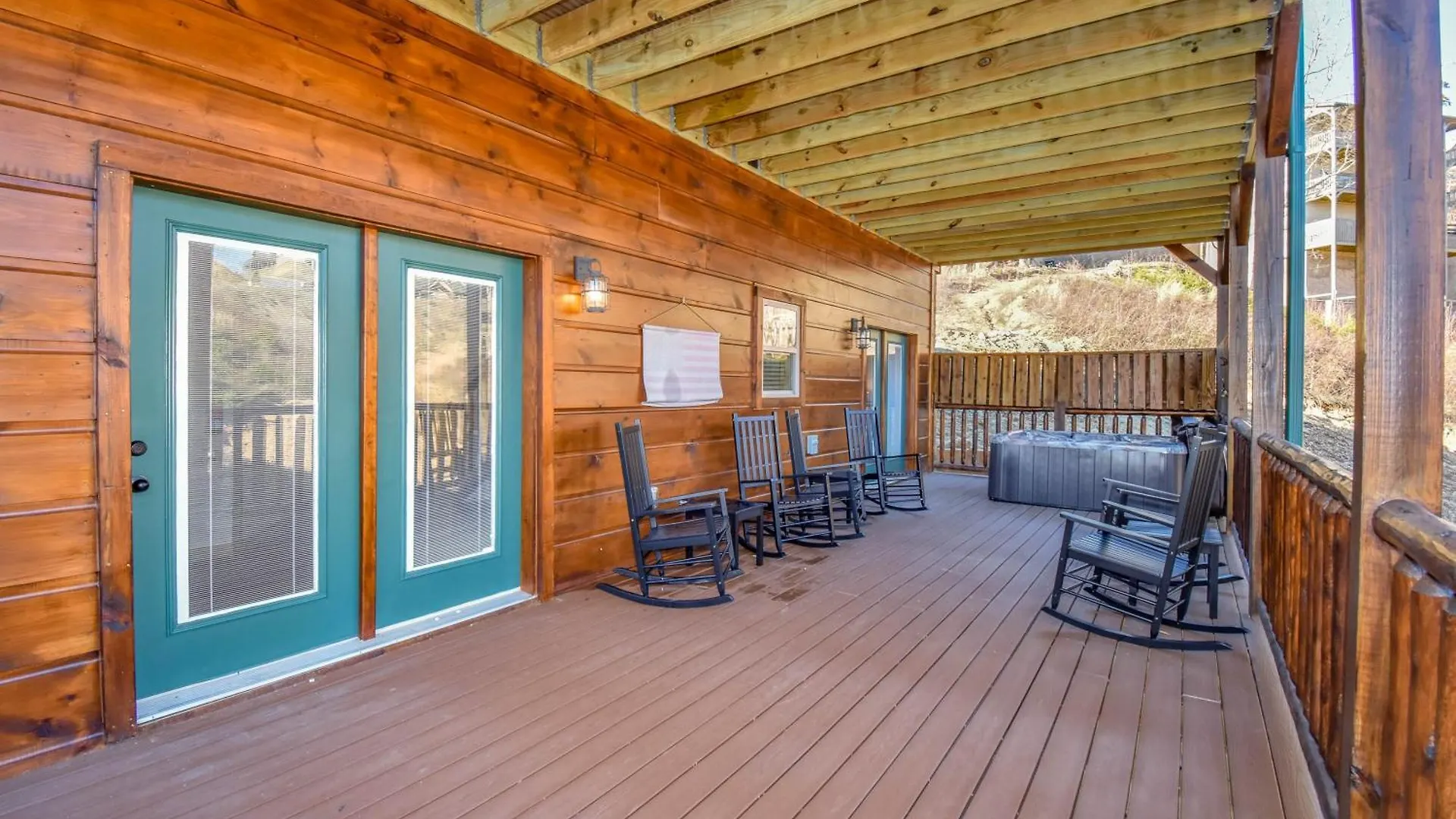 Luxury 4-br Near Parkway And Dollywood With Game And Hot Tub *