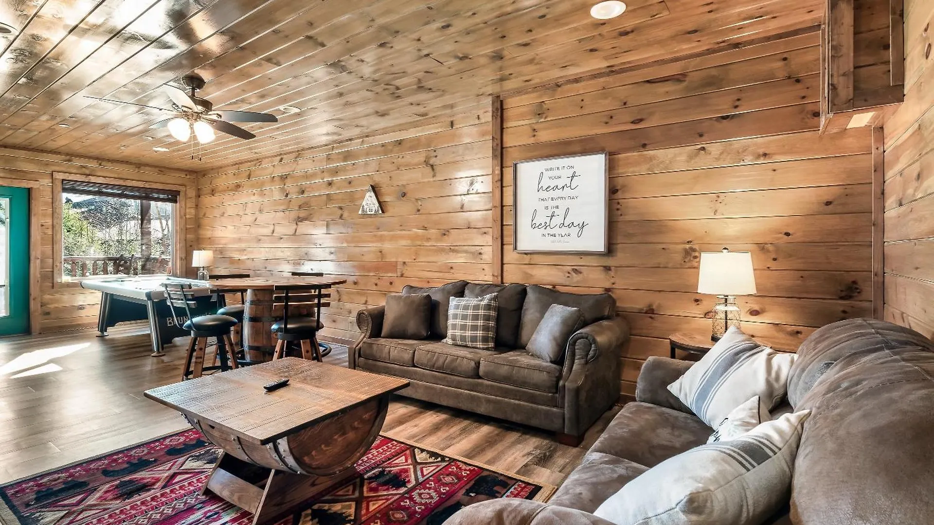 Casa de Férias Luxury 5-br Near Parkway And Dollywood With Game And Hot Tub