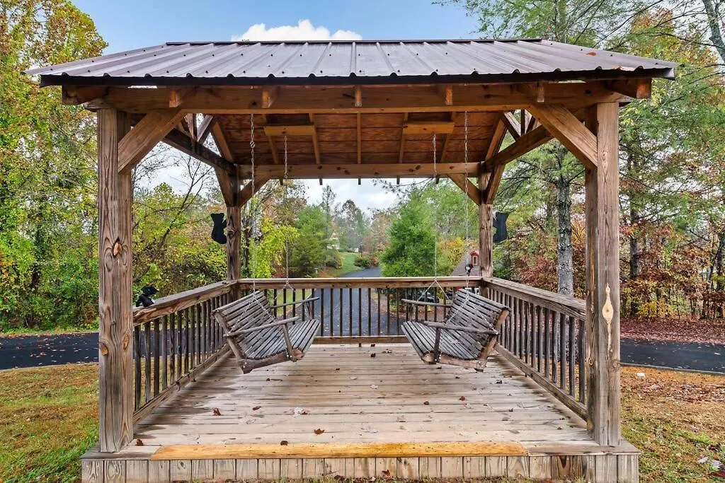 Entertainment - Outdoor Pool - 1 Mile To Parkway! Pigeon Forge