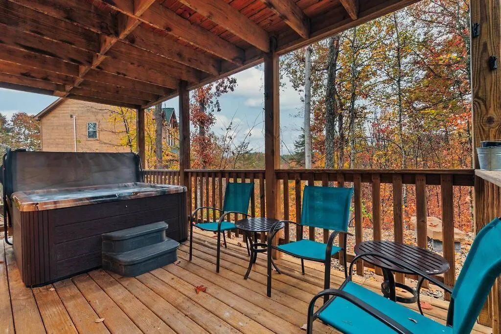 Entertainment - Outdoor Pool - 1 Mile To Parkway! Casa vacanze Pigeon Forge