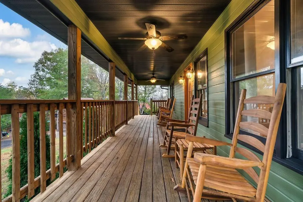 Entertainment - Outdoor Pool - 1 Mile To Parkway! Pigeon Forge