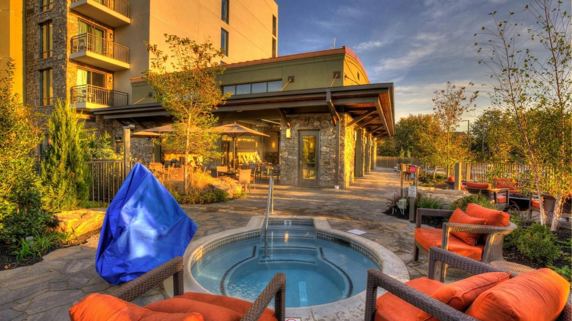 Courtyard By Marriott Hotel