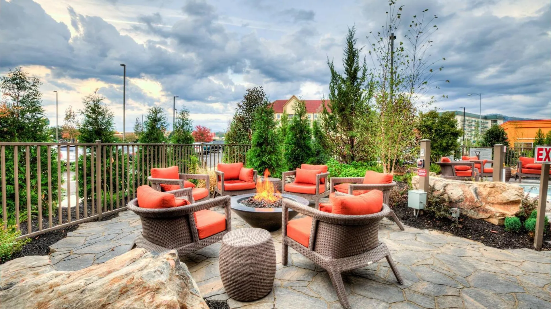 Courtyard By Marriott Hotel