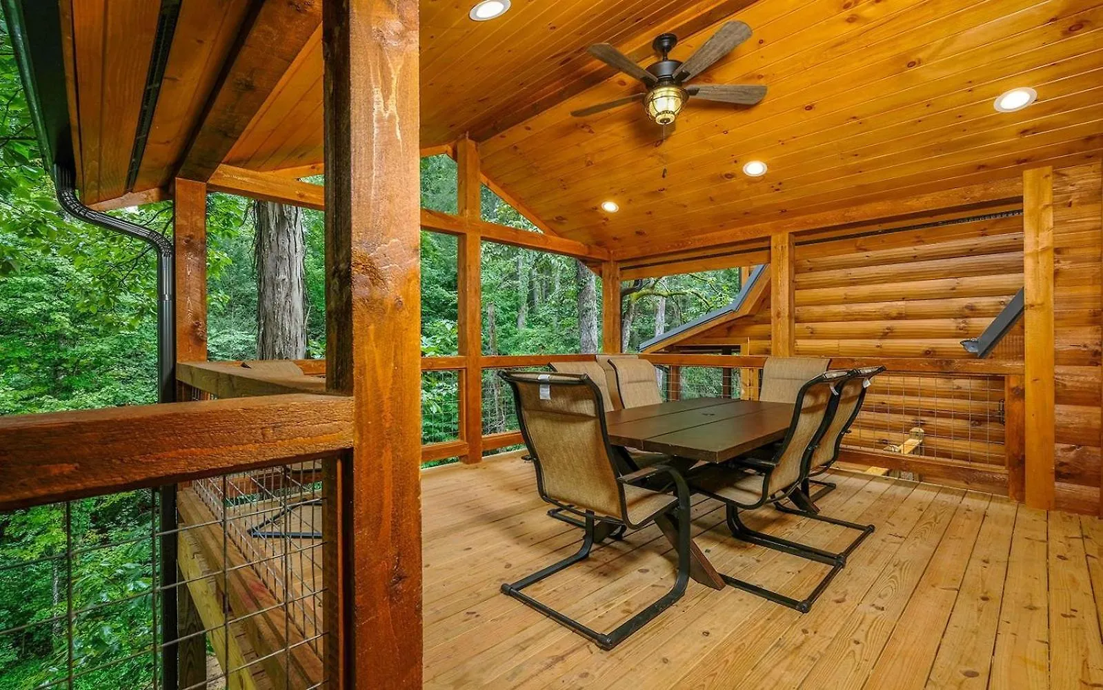 Villa Treehouse River