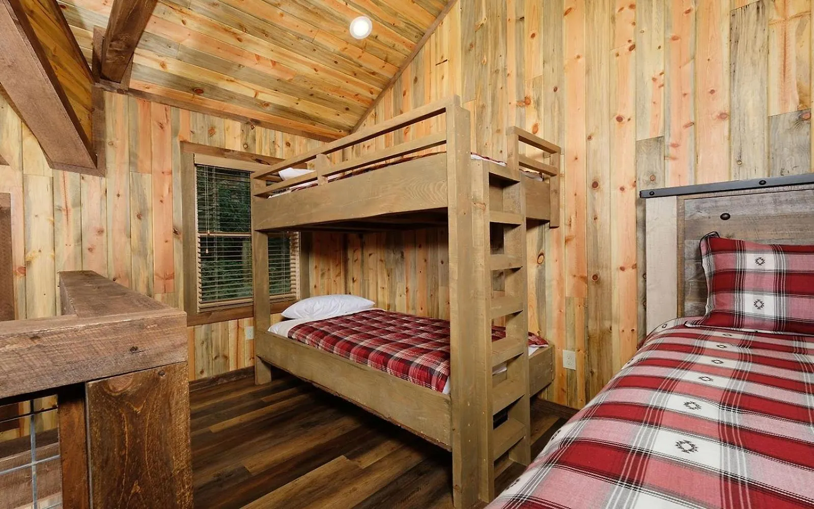 Treehouse River ヴィラ *