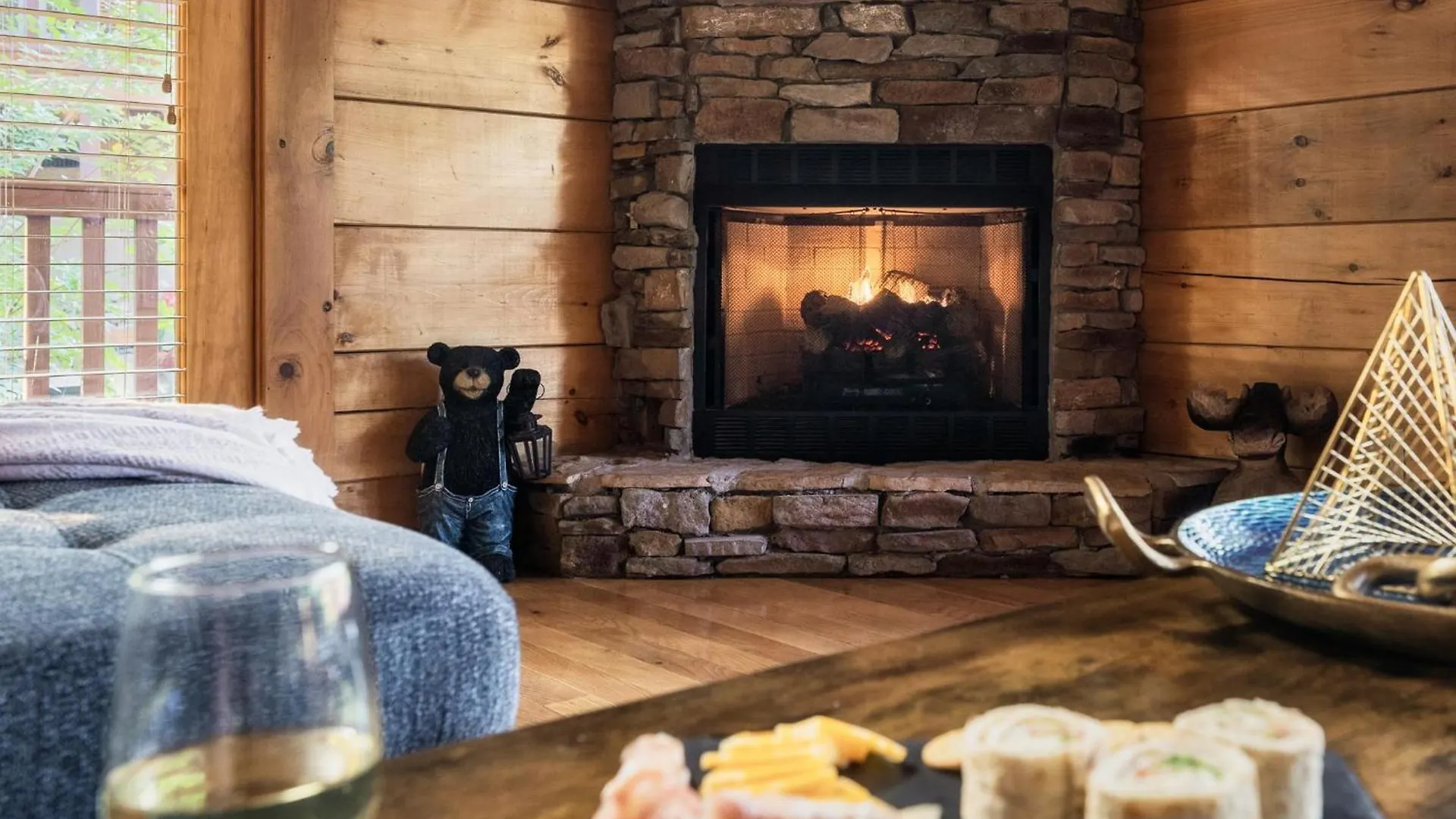 Alpine Near Dollywood, Hot Tub, Game Room, Outdoor Pool, Fast Wifi