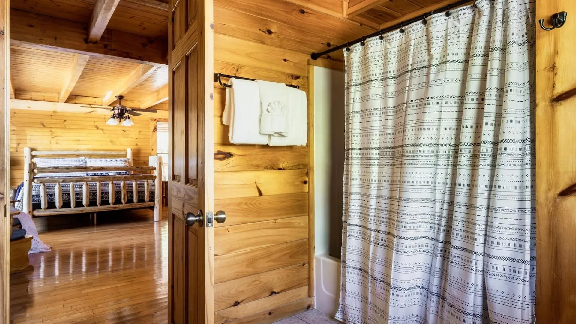 Alpine Near Dollywood, Hot Tub, Game Room, Outdoor Pool, Fast Wifi 비둘기 포지