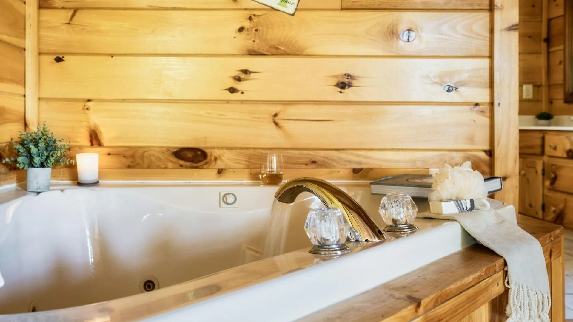 펜션 Alpine Near Dollywood, Hot Tub, Game Room, Outdoor Pool, Fast Wifi *