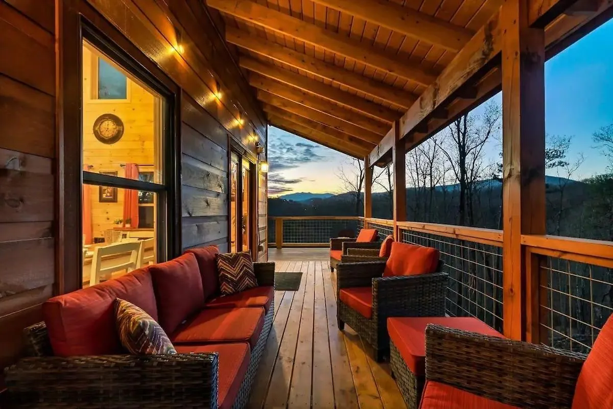 別荘 Scenic Views, Game Room, Hot Tub, Fireplace, Bbq *