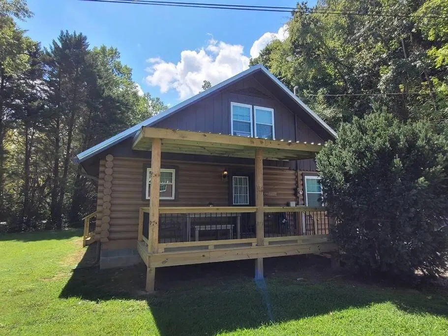 Dom wakacyjny Creekside Hideaway - Real Log W/great Location Pigeon Forge