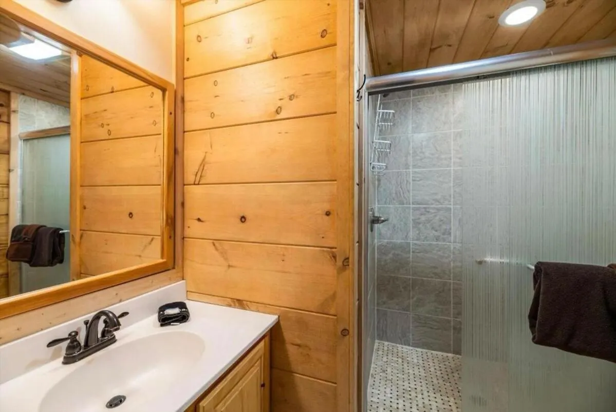 Kelly's Cozy 4 Bedroom Parkway Pigeon Forge