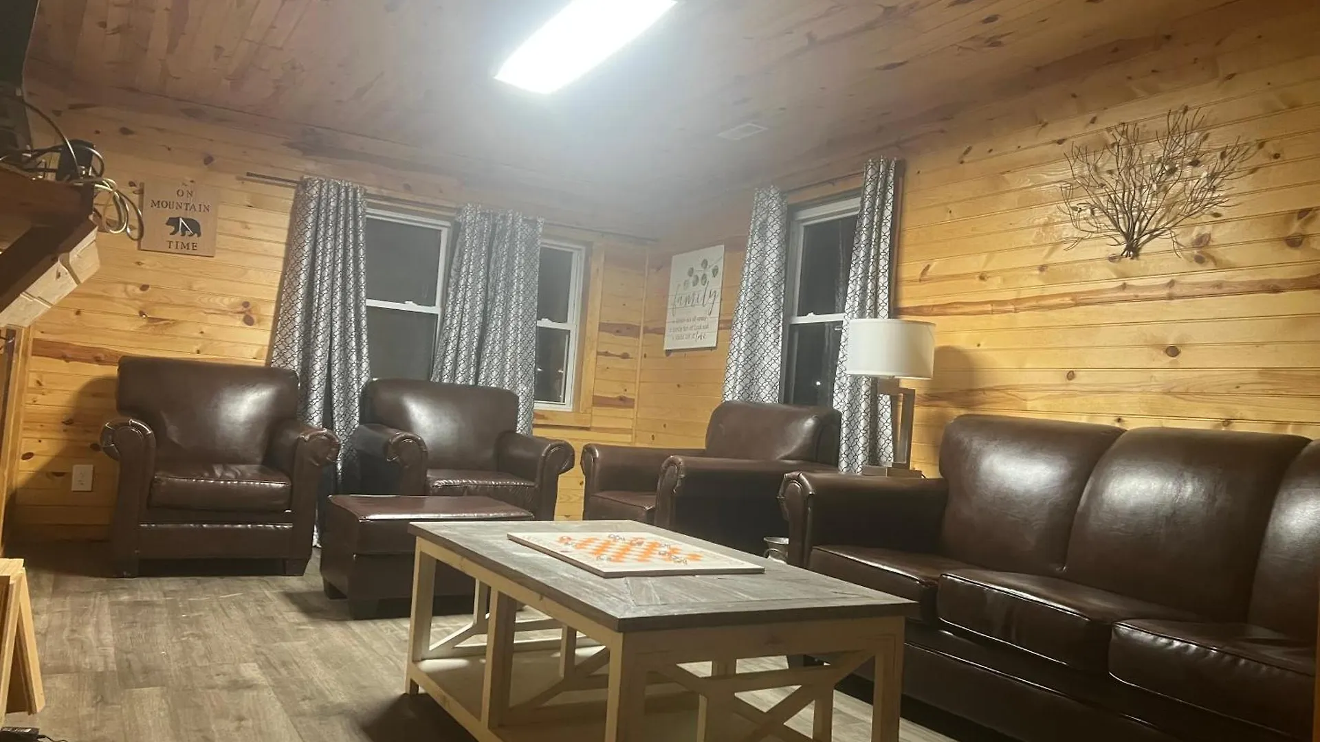 Big Bear River House, Hot Tub, Outdoor Grill, River Access, 3 Beds Tatil Evi Pigeon Forge