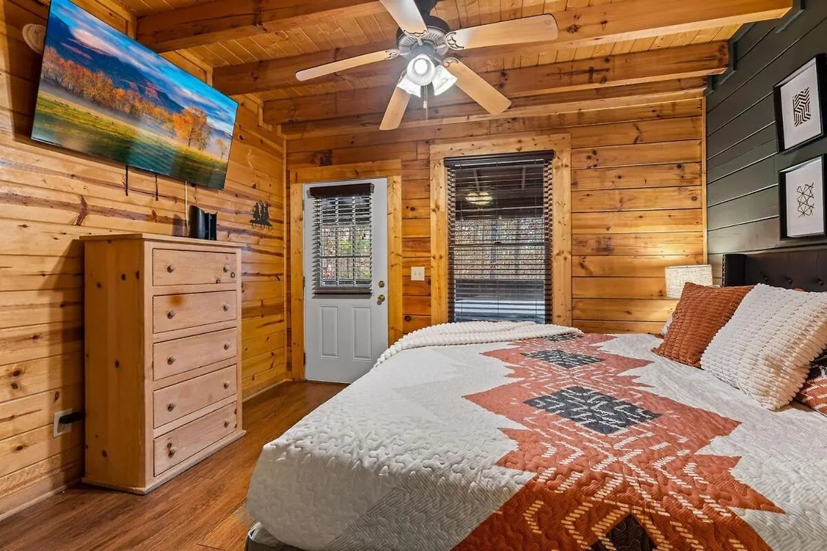 Newlisting 1mile Parkway, Gameroom, Hottub, Bbq, Sleeps 14, 5 Bedroom With Attached Bath, Pet Friendly 木屋