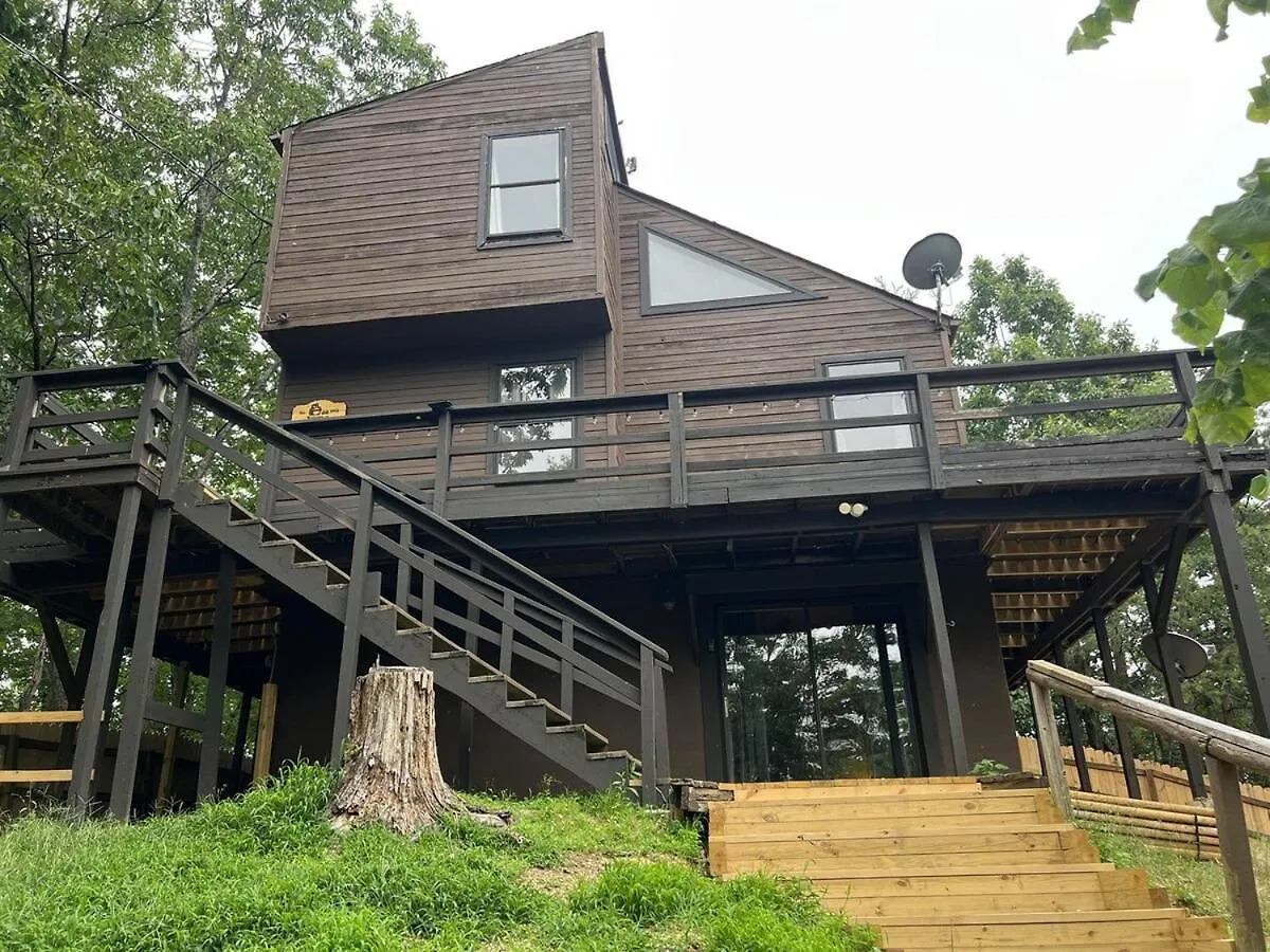 Whiskey Ridge 3 Bdrm Cabin-firepit, Fenced Yard, Hot Tub Holiday home *