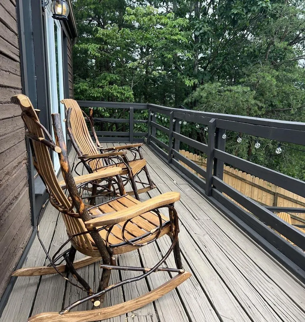 Holiday home Whiskey Ridge 3 Bdrm Cabin-firepit, Fenced Yard, Hot Tub