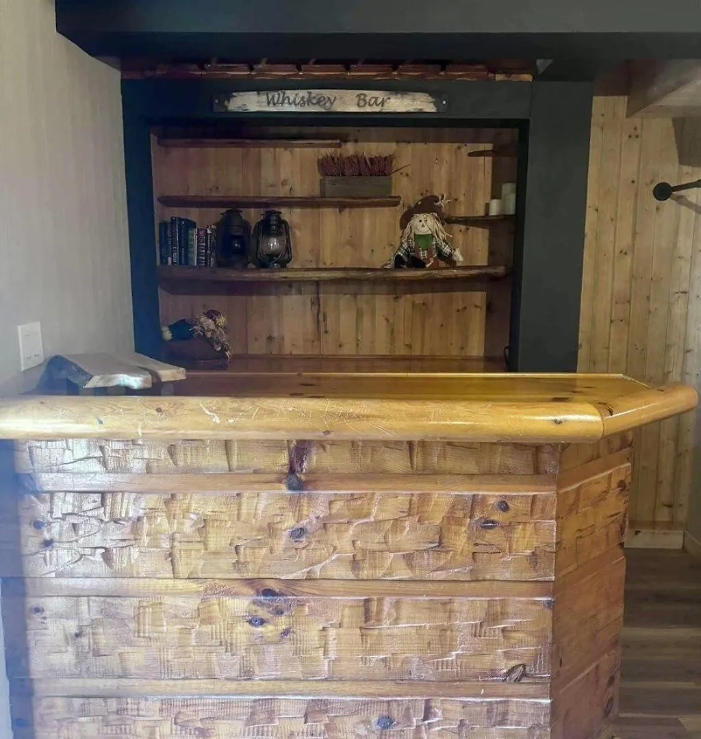 Whiskey Ridge 3 Bdrm Cabin-firepit, Fenced Yard, Hot Tub *