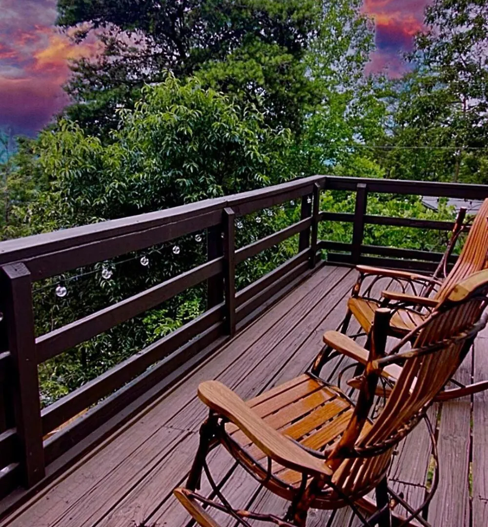 Whiskey Ridge 3 Bdrm Cabin-firepit, Fenced Yard, Hot Tub Pigeon Forge